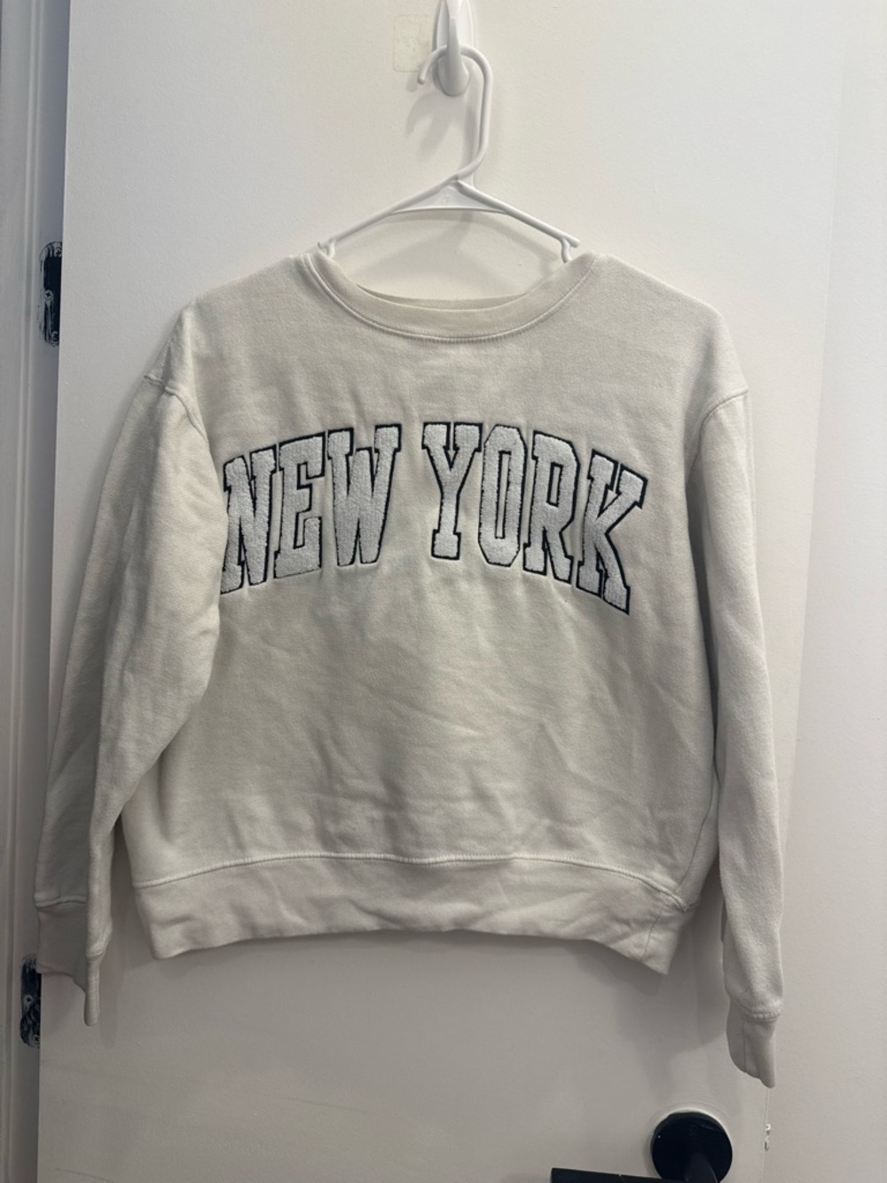 White "New York" Crewneck Sweatshirt - Women's Sweater